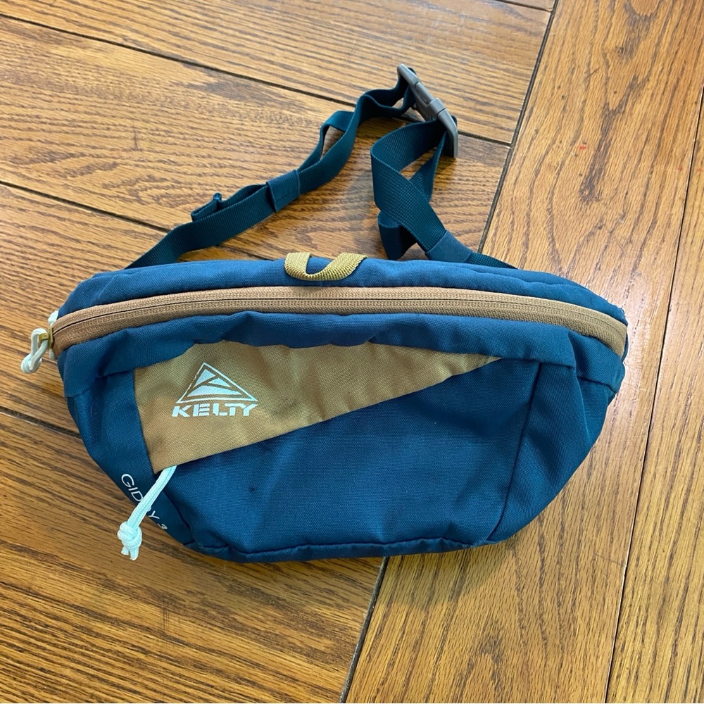 Kelty Giddy 3 liter hip pack fanny pack - blue and tan